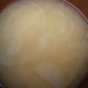 新玉ねぎの甘みのあるシンプル味噌汁！